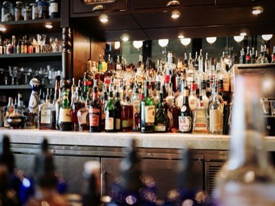 Alcolici: Birra, vino e distillati, le differenze tecniche chiave
