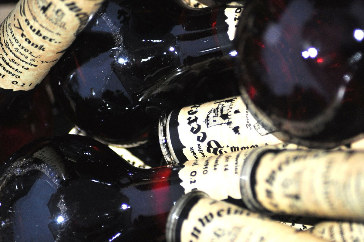 Bota de vinho com etiqueta
