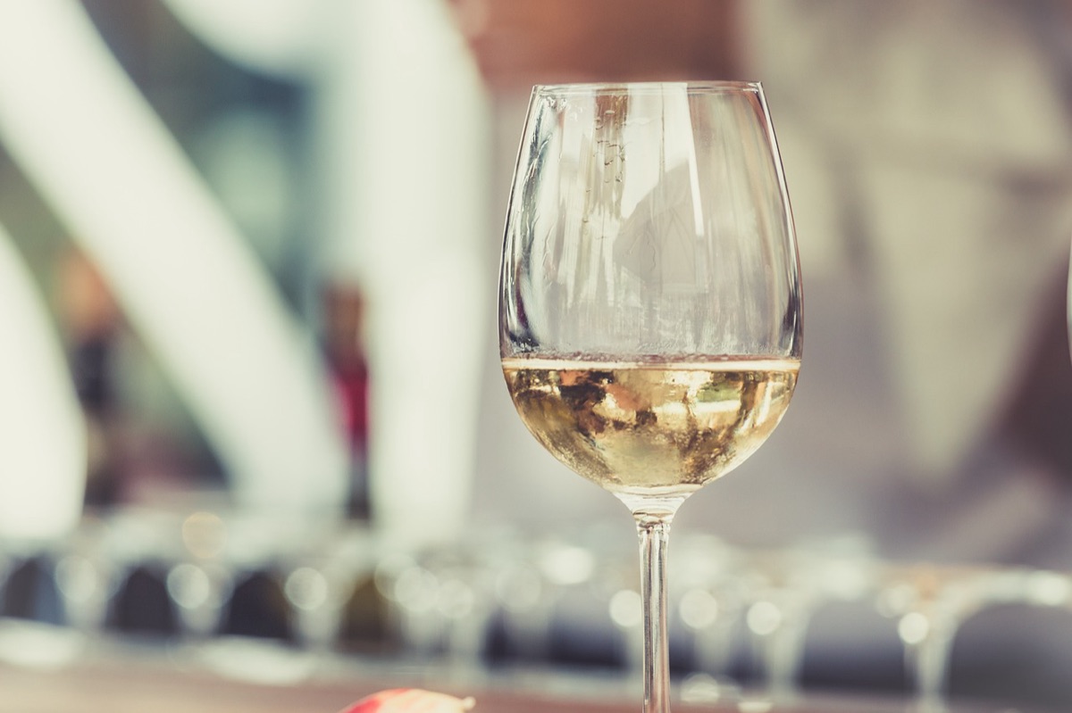 copo de vinho com bolhas