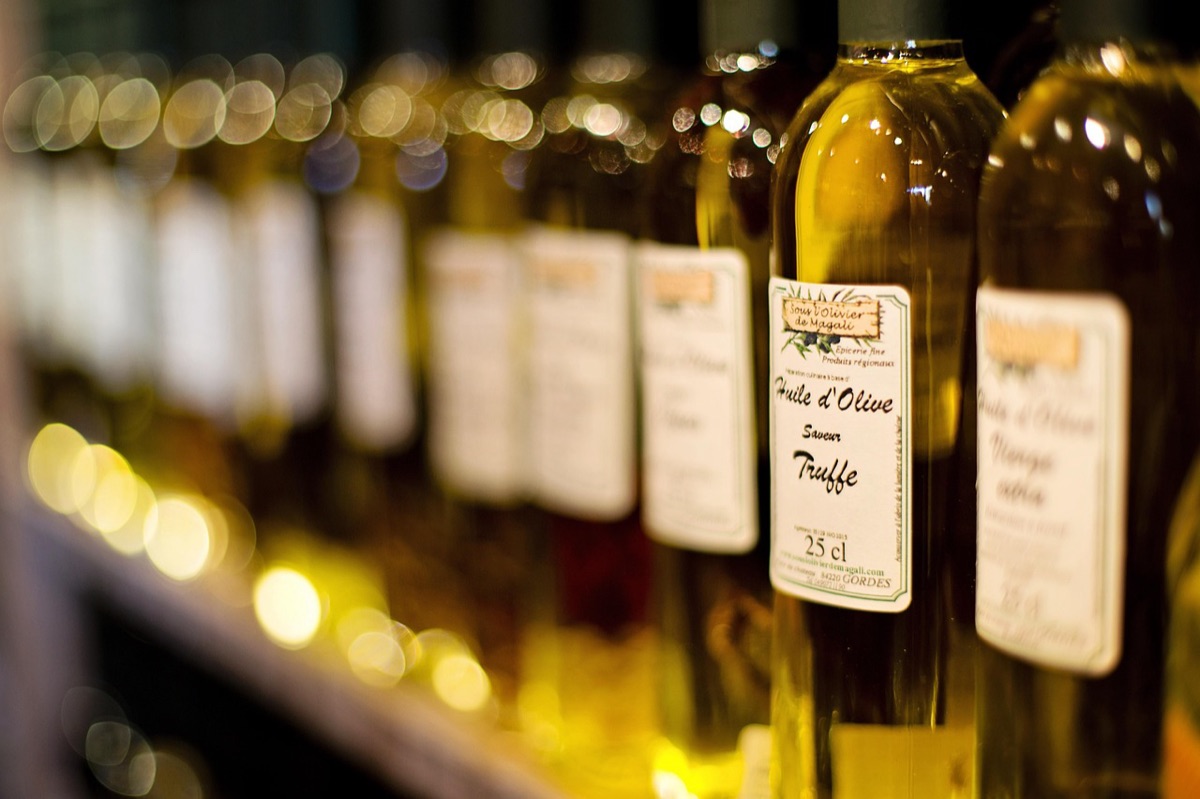 Bouteille de whisky avec étiquette