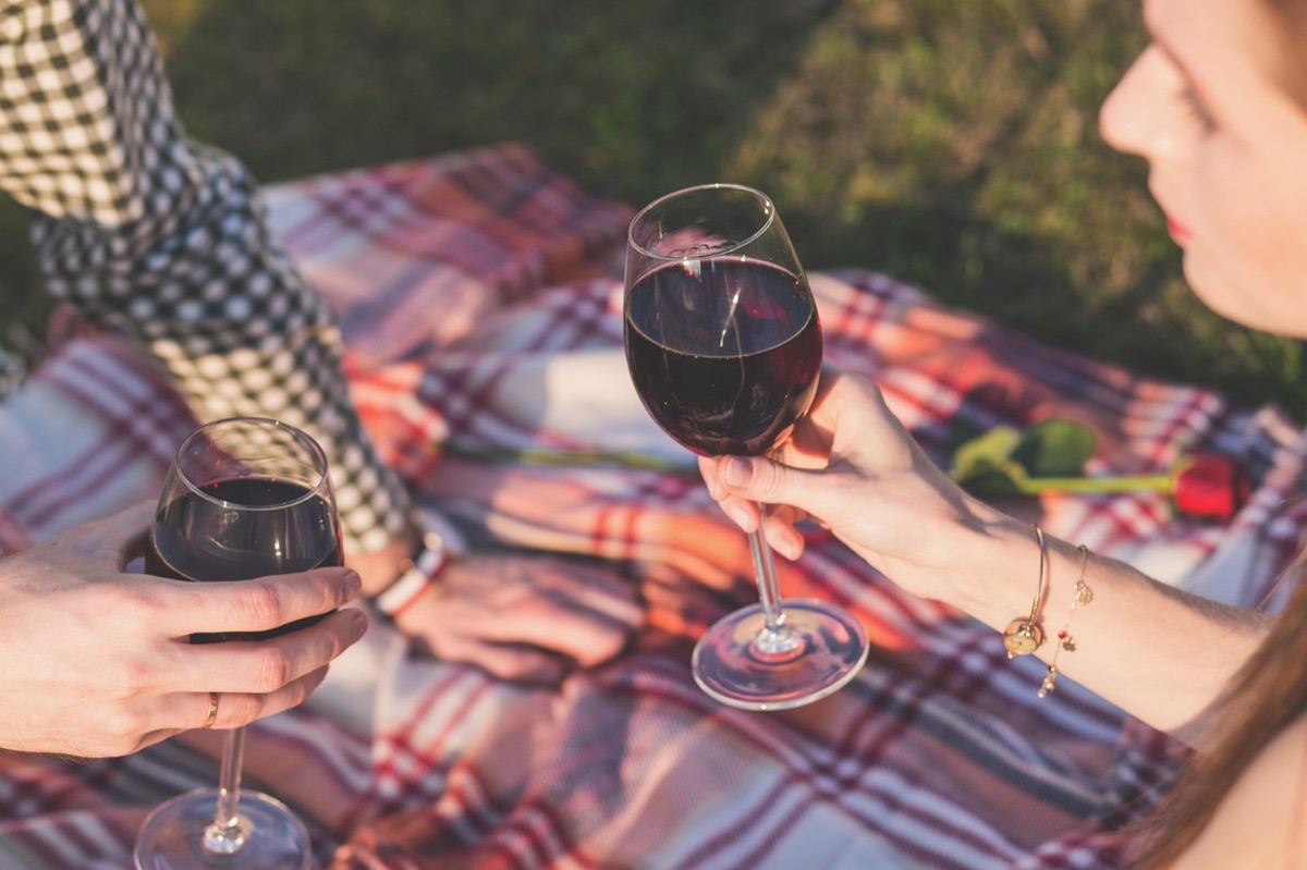 vetro di vino con ghiaccio