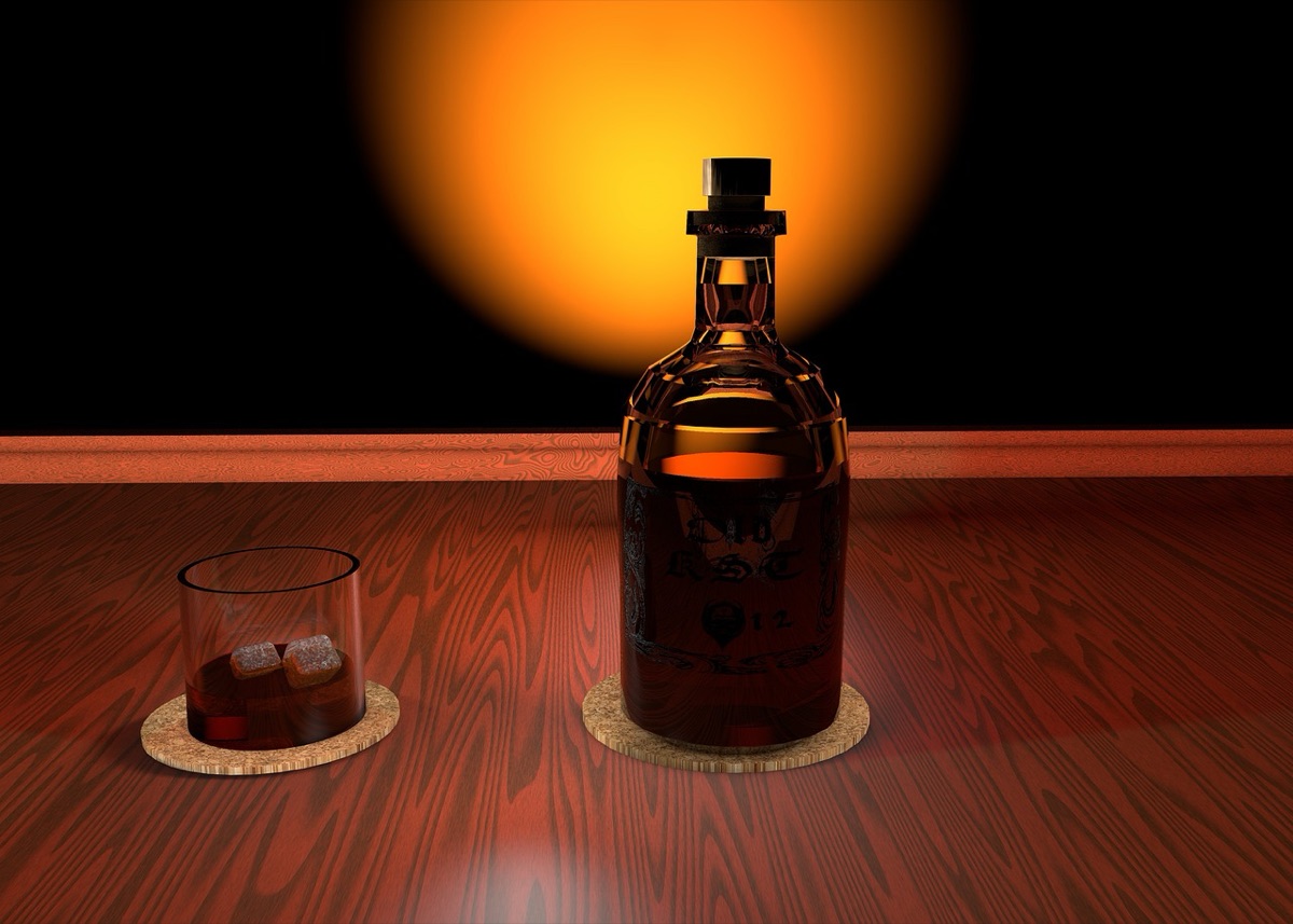 Bra with Whiskyglas und Decantier